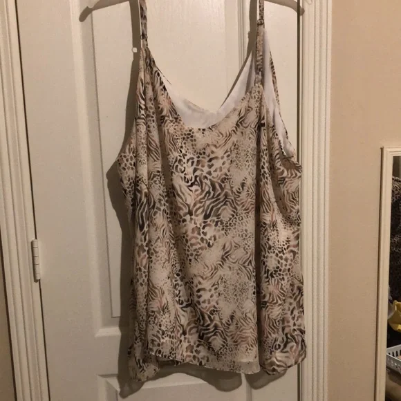 TORRID SPAGHETTI Adjustable Straps Blouse. Size 6 X plus size - Picture 3 of 4
